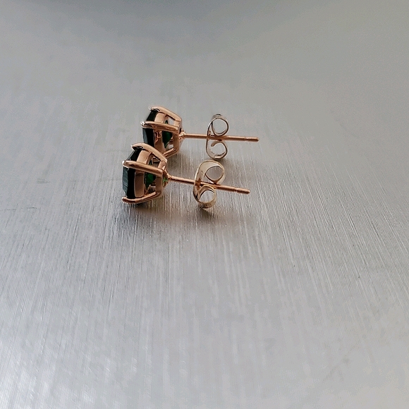 New Fashion Emerald Stud Earrings - Picture 4 of 5
